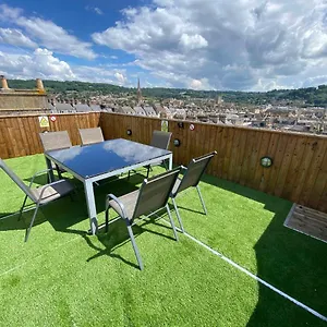 Roof Terrace Apartment, Centre, Sleeps Up To 8 Bath
