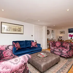 Pass The Keys 2 Bed Flat In The Heart Of Bath